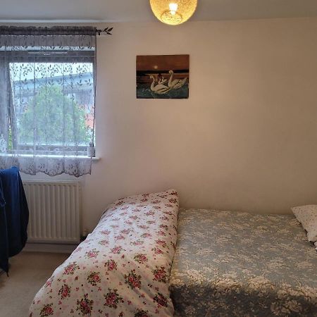 Room Near Heathrow Airport Хитроу Экстерьер фото