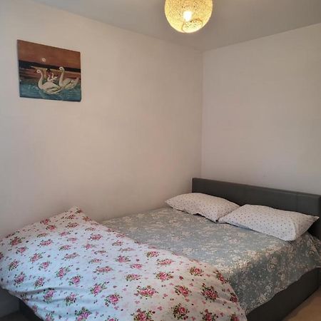 Room Near Heathrow Airport Хитроу Экстерьер фото